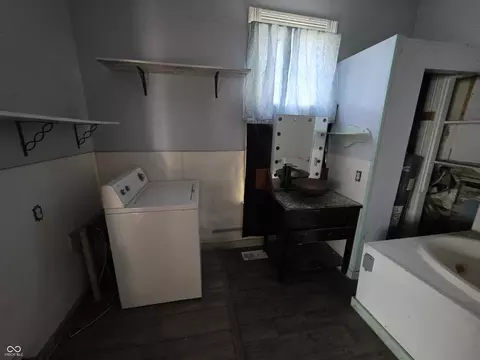 Bath - 123 E Rdg, Brazil, IN 47834 photo 4 of 4