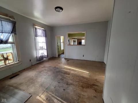 Living - 123 E Rdg, Brazil, IN 47834 photo 4 of 5