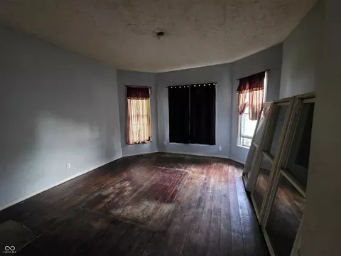 Living - 123 E Rdg, Brazil, IN 47834 photo 3 of 5