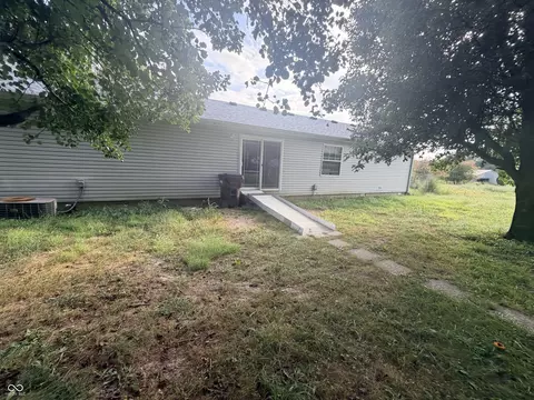 7440 Ogle Rd, Freetown, IN 47235