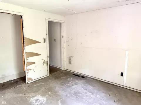 Bedroom - 2942-2944 E Michigan St, Indianapolis, IN 46201 photo 15 of 21