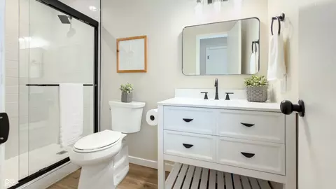 Bath - 7520 Ardwell Dr, Indianapolis, IN 46237 photo 2 of 3