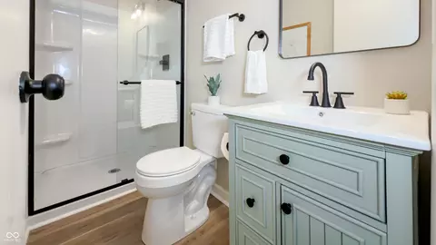 Bath - 7520 Ardwell Dr, Indianapolis, IN 46237 photo 1 of 3