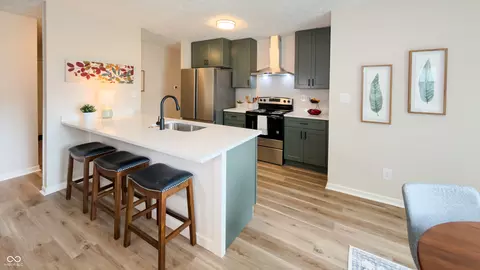Kitchen - 7520 Ardwell Dr, Indianapolis, IN 46237 photo 6 of 8