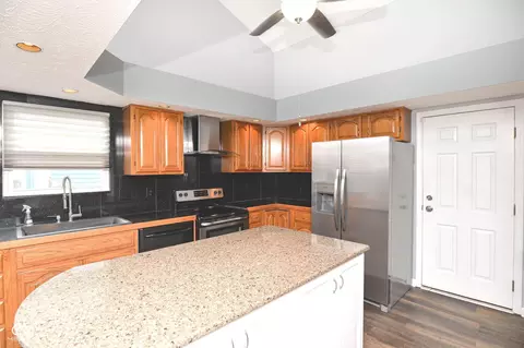 Kitchen - 5831 Dan Patch Dr, Indianapolis, IN 46237 photo 2 of 3