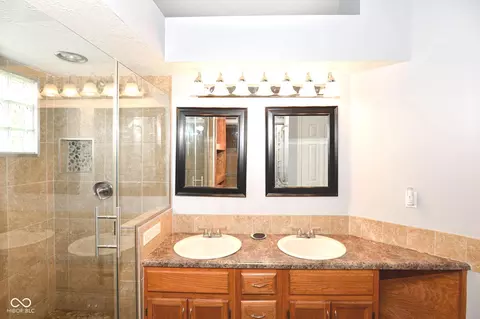 Bath - 5831 Dan Patch Dr, Indianapolis, IN 46237 photo 1 of 3