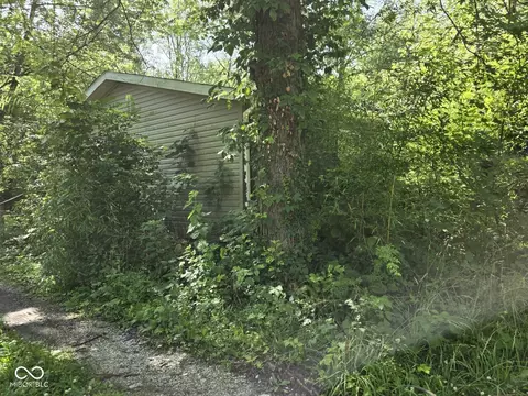 1017 S Orchard St, Farmersburg, IN 47850