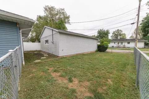 Exterior - 2013 14th St, Columbus, IN 47201 photo 5 of 6