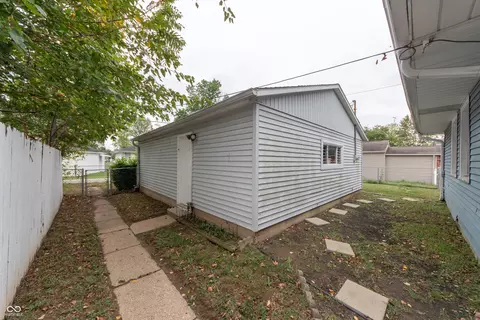 Exterior - 2013 14th St, Columbus, IN 47201 photo 6 of 6