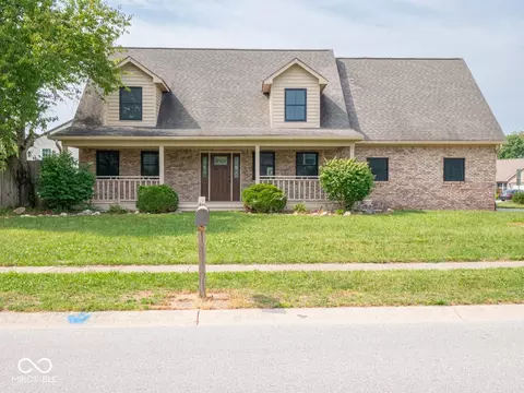 62 Eastview Dr, Bargersville, IN 46106