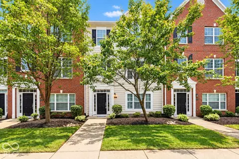 8260 Jo Ellen Dr, Fishers, IN 46038