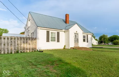 90 N Park Dr, Scottsburg, IN 47170