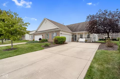 1193 Fantail Dr, Greenwood, IN 46143
