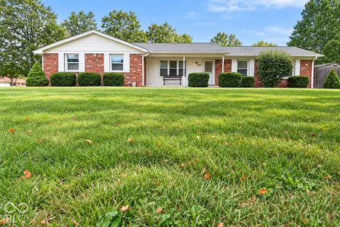 551 Castle Mnr, Indianapolis, IN 46214