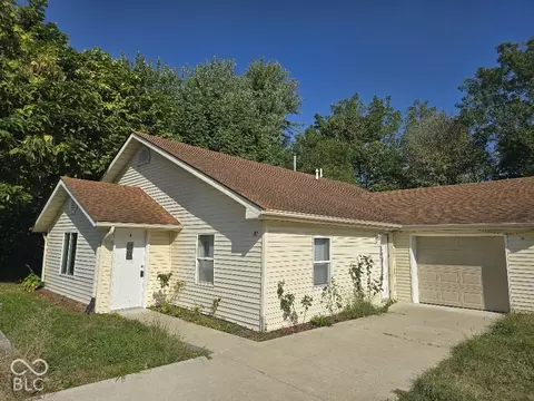 706 7th St, Shelbyville, IN 46176