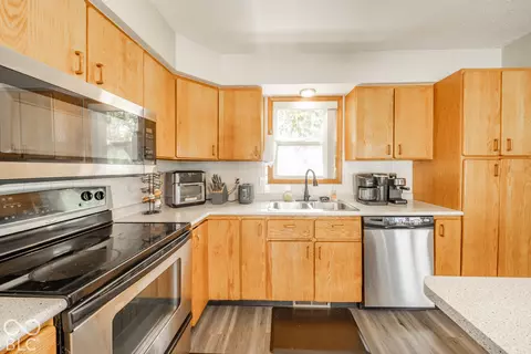 Kitchen - 9815 S 300 W, Pendleton, IN 46064 photo 2 of 3