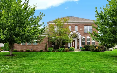 8856 Spring Violet Pl, Zionsville, IN 46077