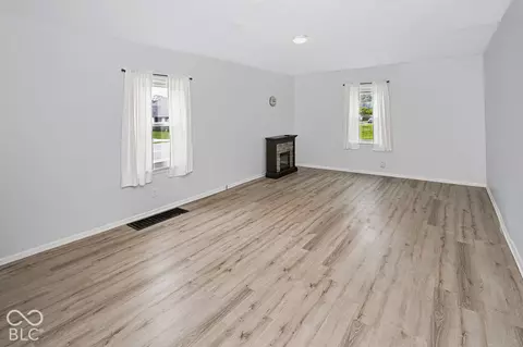 Living - 433 S Main St, Pendleton, IN 46064 photo 1 of 3