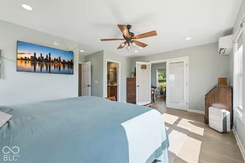 Bedroom - 9009 Hamilton Rd, Yoder, IN 46798 photo 4 of 10