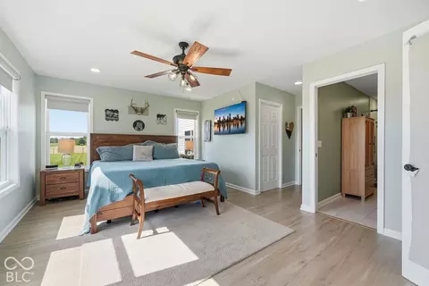 Bedroom - 9009 Hamilton Rd, Yoder, IN 46798 photo 3 of 10