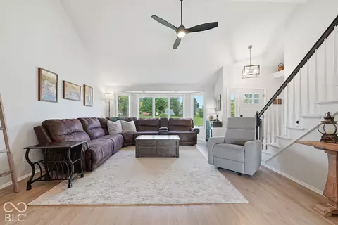 Living - 9009 Hamilton Rd, Yoder, IN 46798 photo 2 of 4