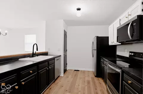 Kitchen - 8795 E 146th St E, Fishers, IN 46038 photo 3 of 3