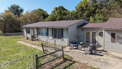 9545 Bono Rd, Terre Haute, IN 47802