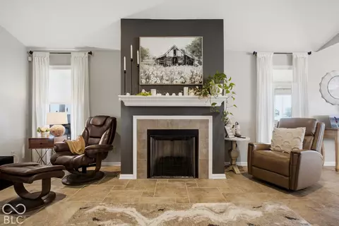 Living - 3739 Imperial Dr E, Columbus, IN 47203 photo 7 of 7