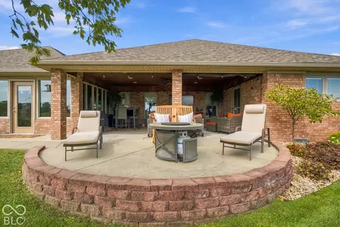 Exterior - 3739 Imperial Dr E, Columbus, IN 47203 photo 12 of 14