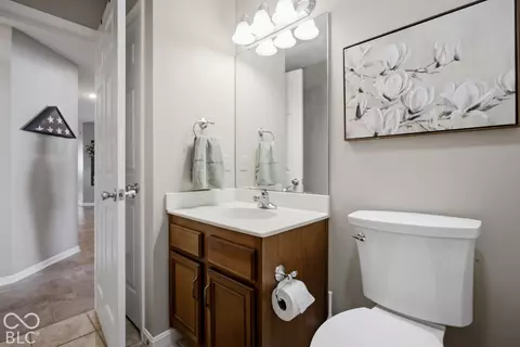 Entry Way - 3739 Imperial Dr E, Columbus, IN 47203 photo 5 of 7