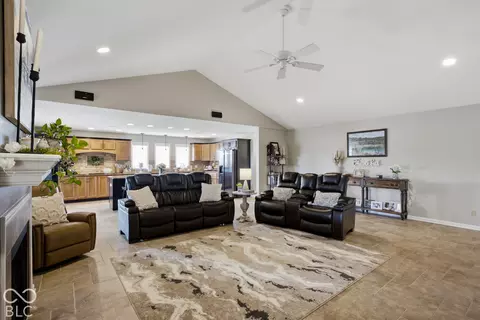 Living - 3739 Imperial Dr E, Columbus, IN 47203 photo 3 of 7