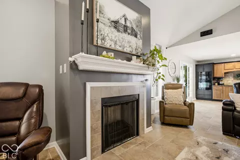 Living - 3739 Imperial Dr E, Columbus, IN 47203 photo 6 of 7