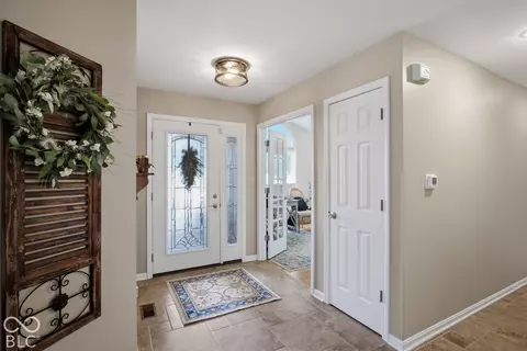 Entry Way - 3739 Imperial Dr E, Columbus, IN 47203 photo 1 of 7