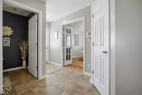 Entry Way - 3739 Imperial Dr E, Columbus, IN 47203 photo 4 of 7
