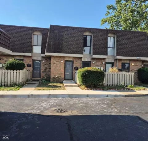 7411 Country Brook Dr, Indianapolis, IN 46260