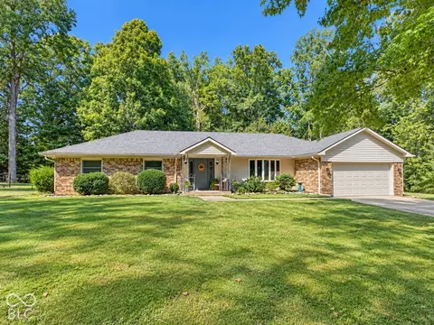 2534 S Edgewood Cv, Martinsville, IN 46151