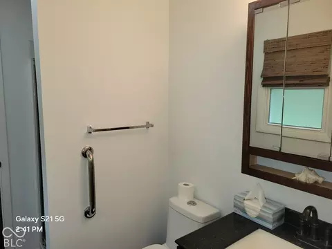 Bath - 3451 E 850 S, Columbus, IN 47201 photo 3 of 4