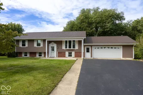 1975 W Crescent Dr, Crawfordsville, IN 47933