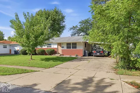 7 Crestview, Greenwood, IN 46143