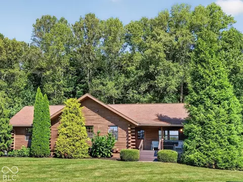 1272 Centerwood Dr, Martinsville, IN 46151