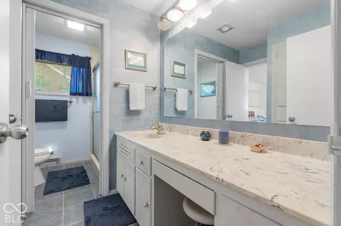 Bath - 314 Flatrock Dr, Columbus, IN 47201 photo 1 of 5