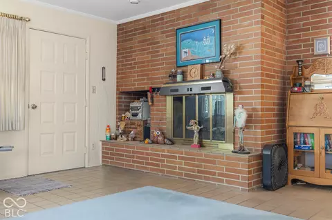 Entry Way - 314 Flatrock Dr, Columbus, IN 47201 photo 2 of 4