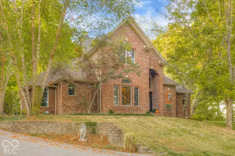 11444 W Red Oak Ct, Columbus, IN 47201