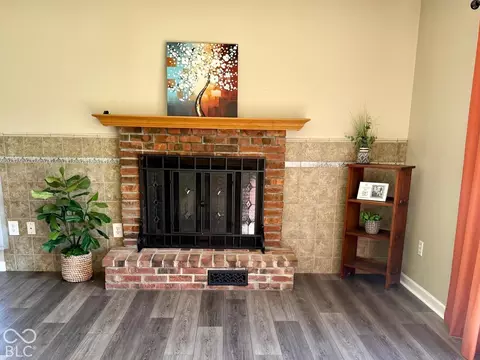 Living - 256 E Park St, Plainfield, IN 46168 photo 2 of 2