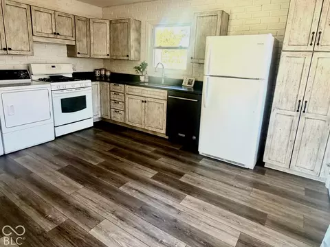 Kitchen - 256 E Park St, Plainfield, IN 46168 photo 2 of 3