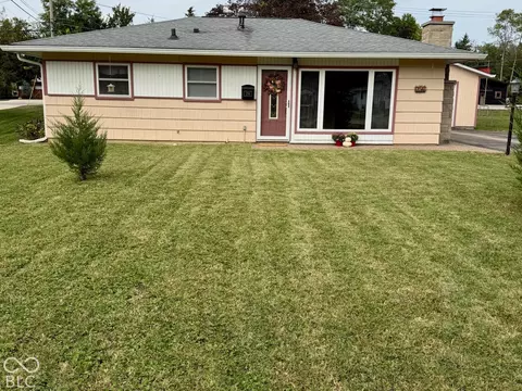 256 E Park St, Plainfield, IN 46168