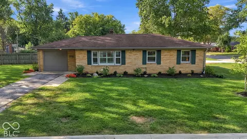 895 W Poplar St, Zionsville, IN 46077