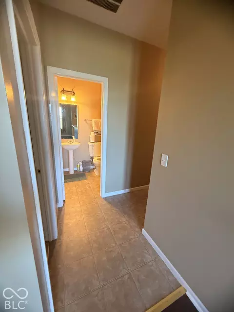 Entry Way - 1131 Ascalon Ct, Indianapolis, IN 46239 photo 9 of 21