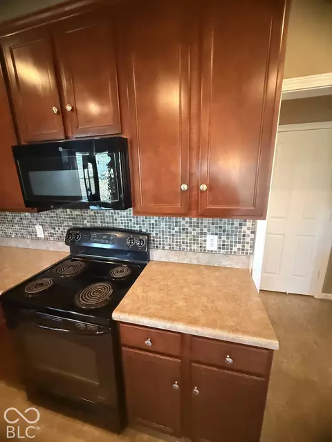 Kitchen - 1131 Ascalon Ct, Indianapolis, IN 46239 photo 4 of 8