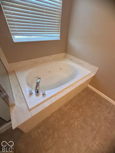 Bath - 1131 Ascalon Ct, Indianapolis, IN 46239 photo 9 of 10